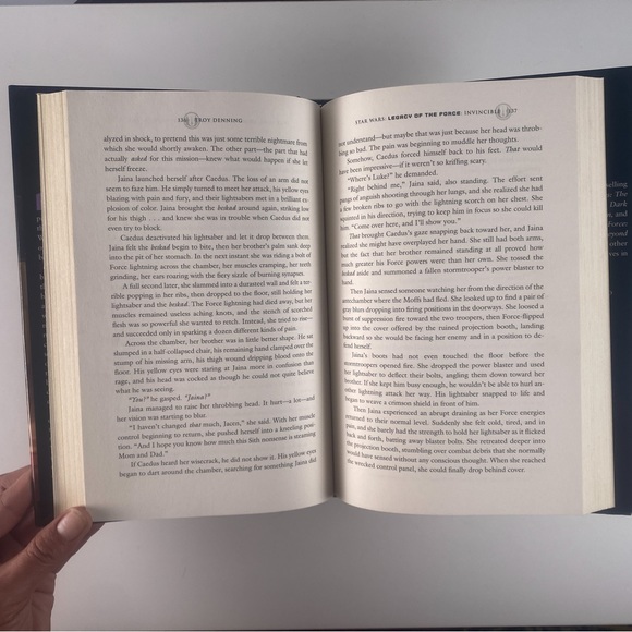 2/$50 - Star Wars - Legacy of the Force - Invincible by Troy Denning - Picture 12 of 14